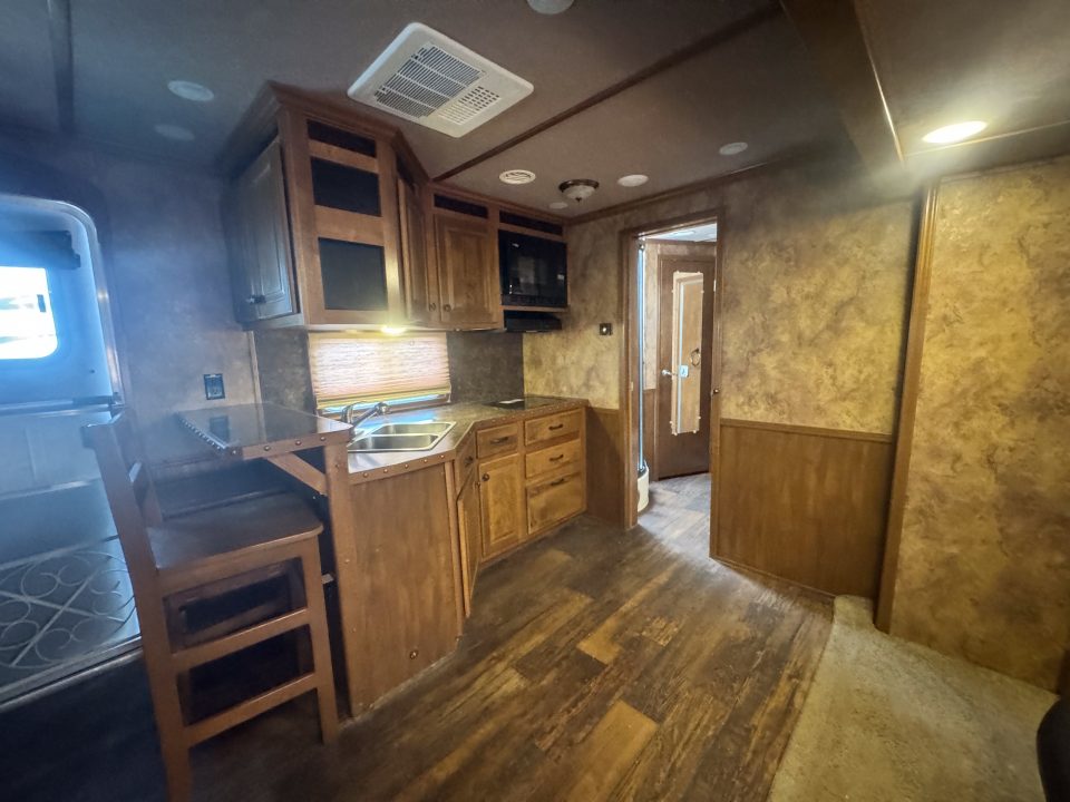 Used 2014 Lakota 3H LQ Horse Trailer