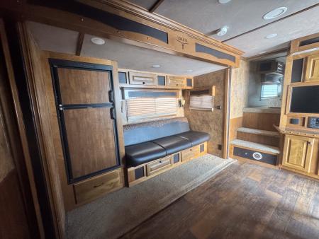 Used 2014 Lakota 3H LQ Horse Trailer
