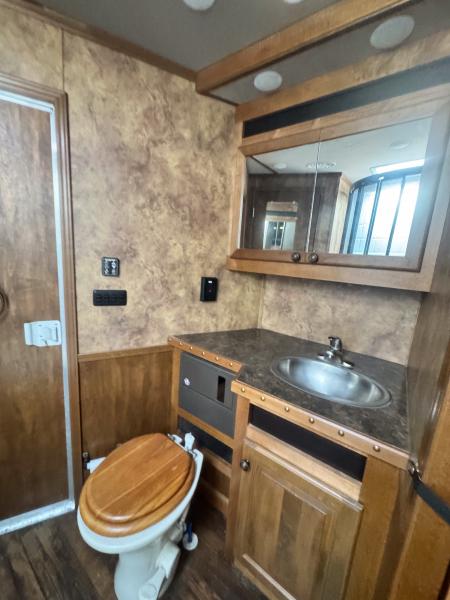 Used 2014 Lakota 3H LQ Horse Trailer