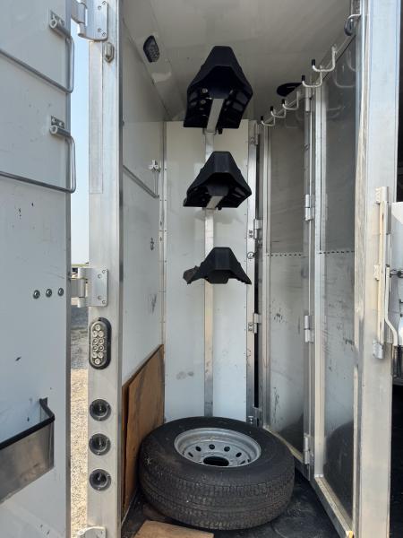 Used 2014 Lakota 3H LQ Horse Trailer