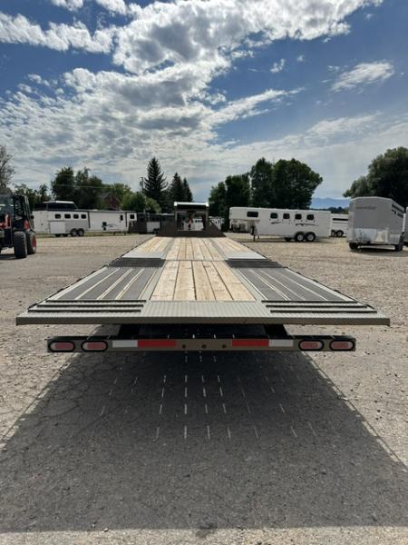New 2026 Diamond C 35' Flatbed FMAX
