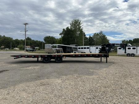 New 2026 Diamond C 32' FMAX Flatbed
