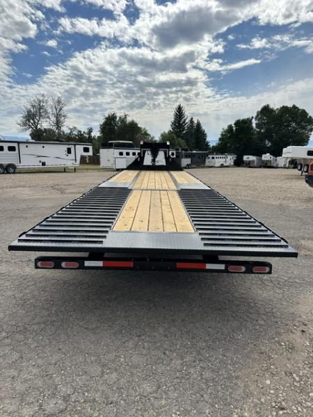 New 2026 Diamond C 32' FMAX Flatbed
