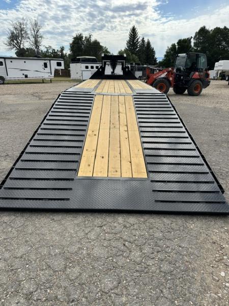 New 2026 Diamond C 32' FMAX Flatbed