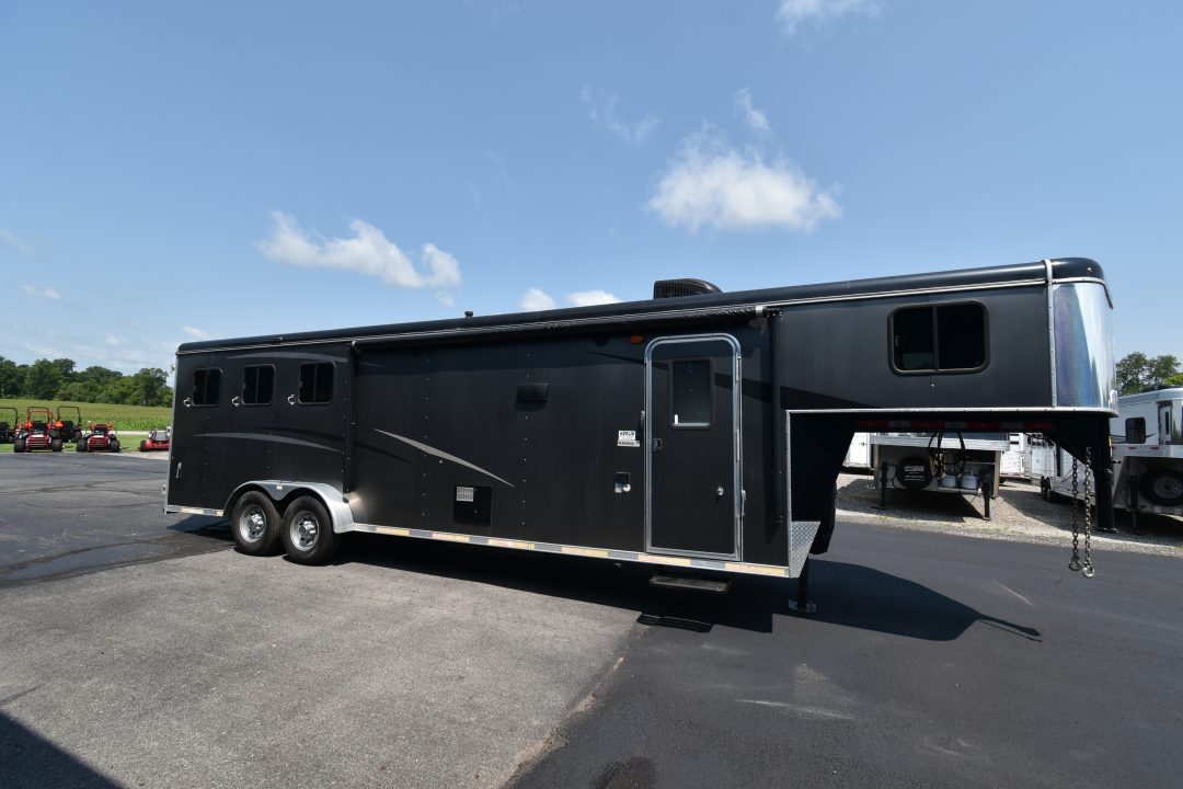 Used 2019 Bison Trailers Trailhand 7311 Horse Trailer