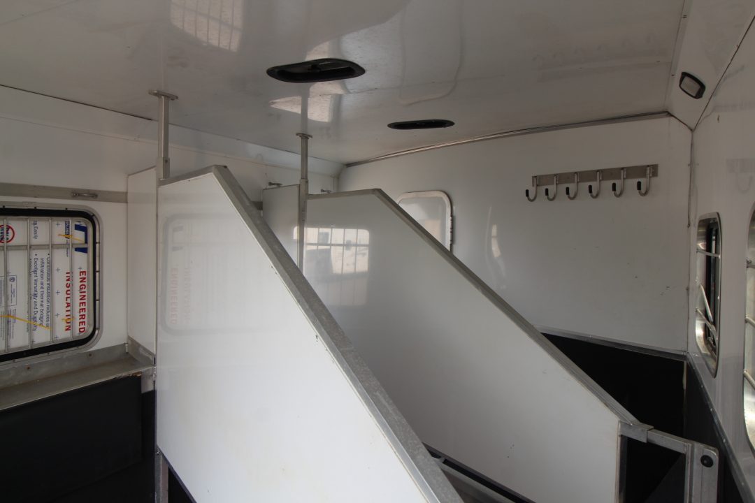 Used 2003 Kiefer Manufacturing Genesis X-E103 8310 Horse Trailer