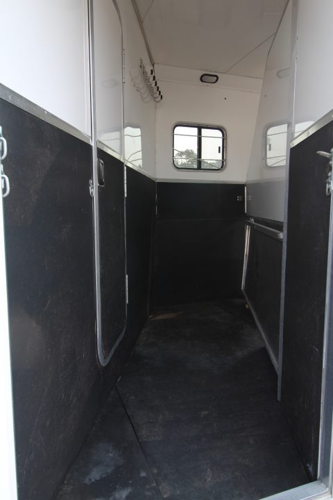 Used 2003 Kiefer Manufacturing Genesis X-E103 8310 Horse Trailer