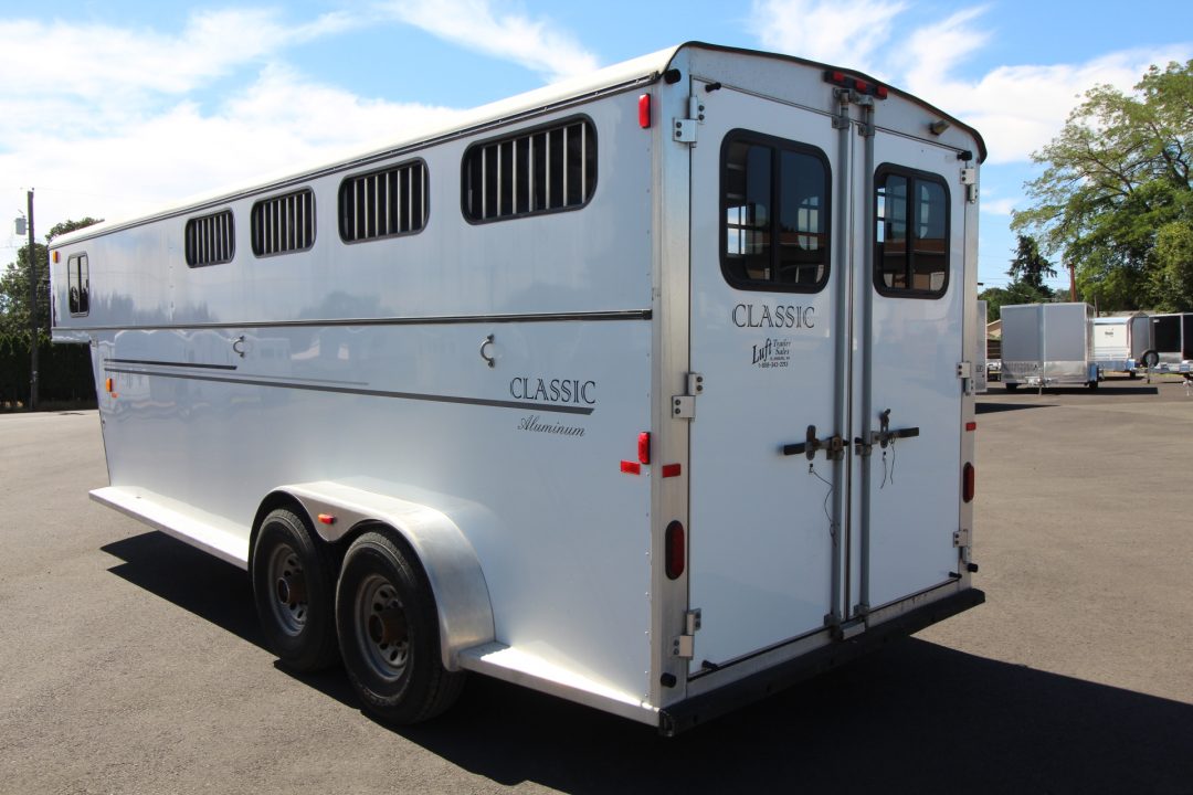 Used 2006 Classic Aluminum - Side Tack - Lined and Insulated Dressing Room - Side tack - 3 Horse Trailer