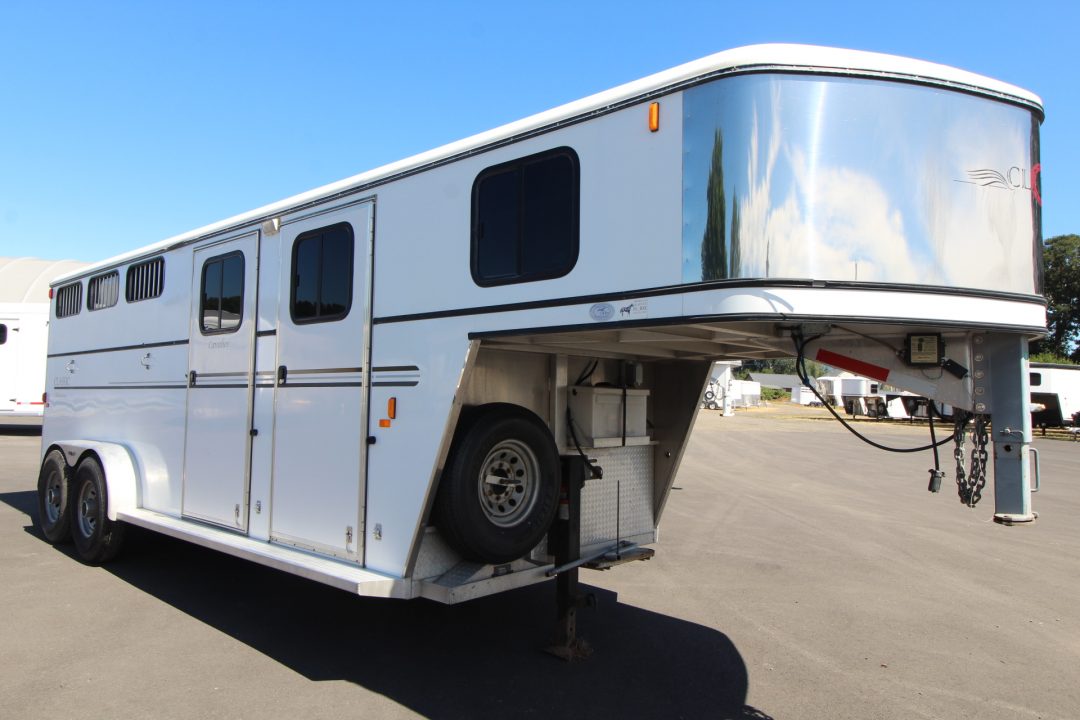 Used 2006 Classic Aluminum - Side Tack - Lined and Insulated Dressing Room - Side tack - 3 Horse Trailer
