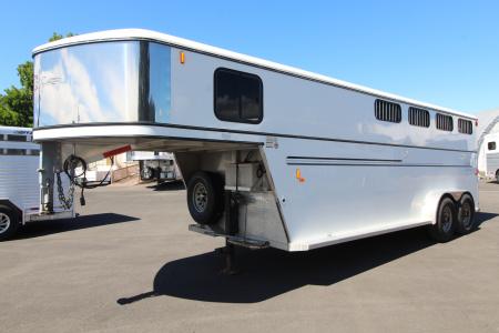 Used 2006 Classic Aluminum - Side Tack - Lined and Insulated Dressing Room - Side tack - 3 Horse Trailer