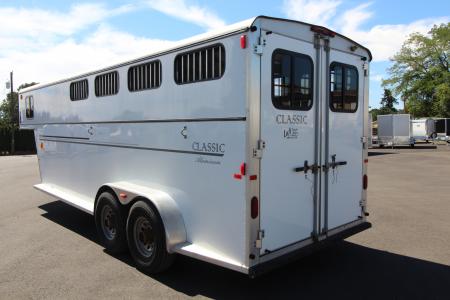 Used 2006 Classic Aluminum - Side Tack - Lined and Insulated Dressing Room - Side tack - 3 Horse Trailer