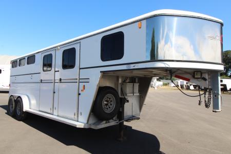 Used 2006 Classic Aluminum - Side Tack - Lined and Insulated Dressing Room - Side tack - 3 Horse Trailer