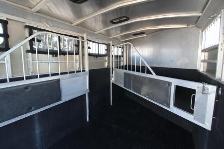 Used 2006 Classic Aluminum - Side Tack - Lined and Insulated Dressing Room - Side tack - 3 Horse Trailer