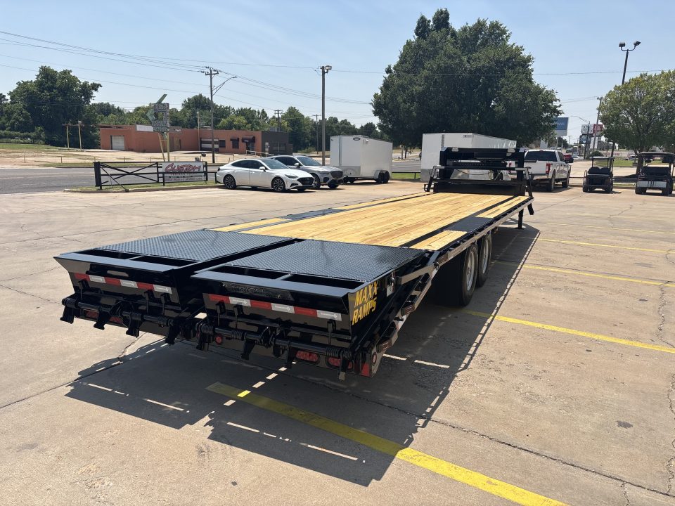 New #038348 2027 DIAMOND T SWF 32 X 102 TANDEM AXLE 14K FLATBED GOOSENECK W/ MAXX RAMPS