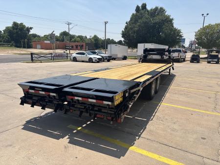New #038348 2027 DIAMOND T SWF 32 X 102 TANDEM AXLE 14K FLATBED GOOSENECK W/ MAXX RAMPS