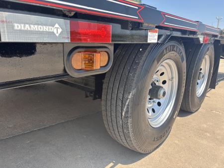 New #038348 2027 DIAMOND T SWF 32 X 102 TANDEM AXLE 14K FLATBED GOOSENECK W/ MAXX RAMPS