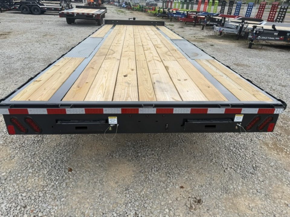 New Hillcrest Bumper Pull Deck-Over 25' 15.4K W/ Straight Deck