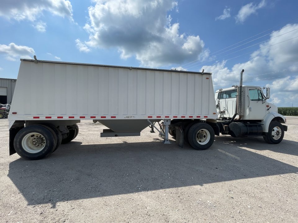 Used 1999 International 8000 Series Truck w/ 2009 Jet Co. 22' Grain Trailer