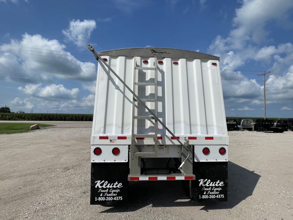 Used 1999 International 8000 Series Truck w/ 2009 Jet Co. 22' Grain Trailer