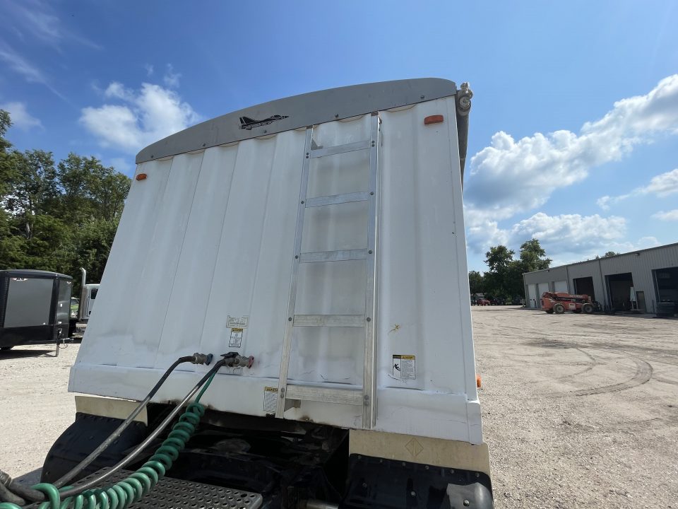 Used 1999 International 8000 Series Truck w/ 2009 Jet Co. 22' Grain Trailer