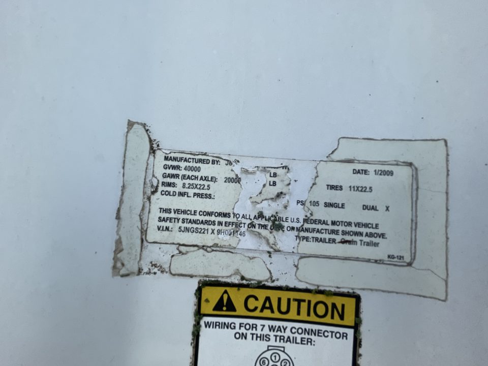 Used 1999 International 8000 Series Truck w/ 2009 Jet Co. 22' Grain Trailer