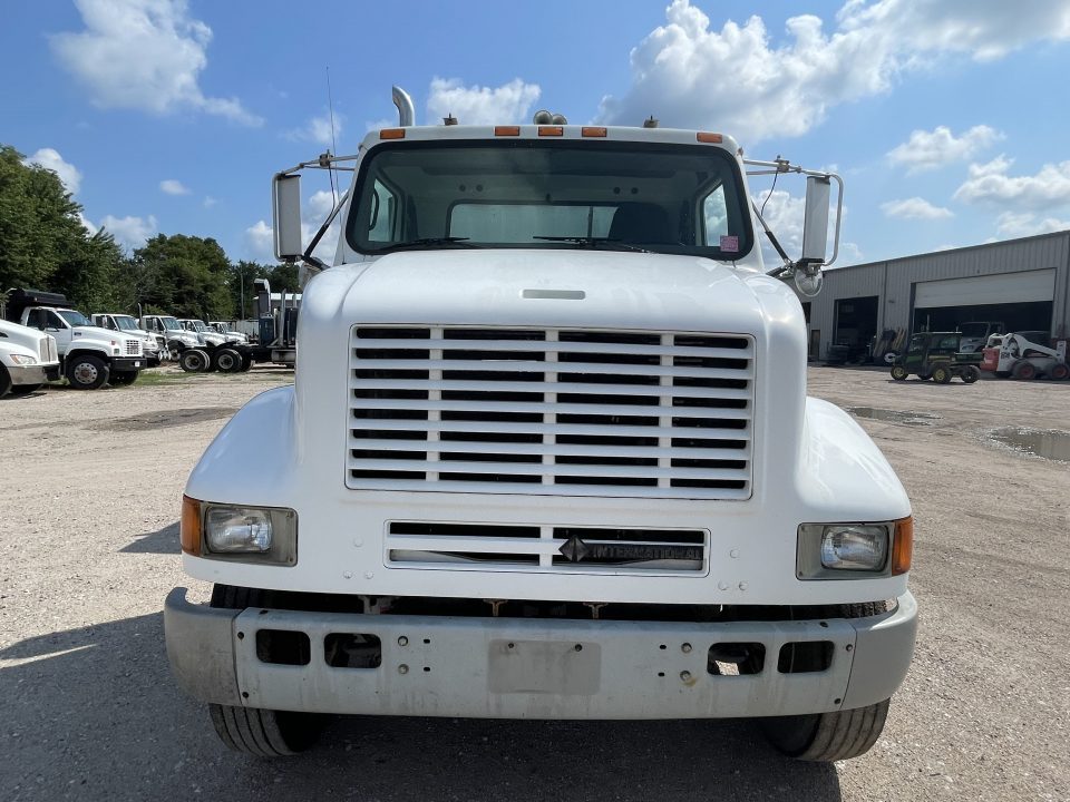 Used 1999 International 8000 Series Truck w/ 2009 Jet Co. 22' Grain Trailer