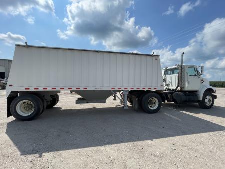 Used 1999 International 8000 Series Truck w/ 2009 Jet Co. 22' Grain Trailer