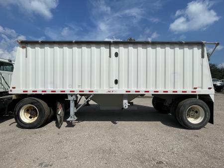 Used 1999 International 8000 Series Truck w/ 2009 Jet Co. 22' Grain Trailer