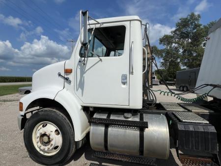 Used 1999 International 8000 Series Truck