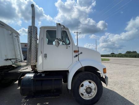 Used 1999 International 8000 Series Truck w/ 2009 Jet Co. 22' Grain Trailer
