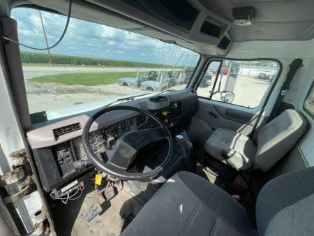 Used 1999 International 8000 Series Truck w/ 2009 Jet Co. 22' Grain Trailer