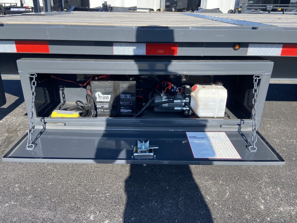 New Lamar Trailers Deckover Tilt 102" X 24'