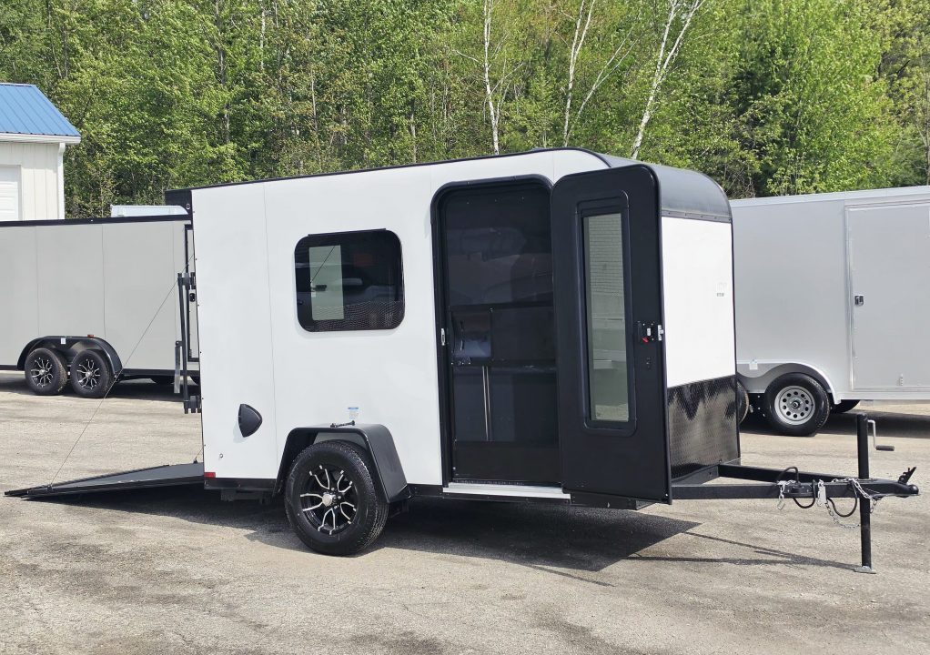 New 5.5 X 10 TENT TRAILER ENCLOSED FOLD OUT BUNK REAR RAMP DOOR 2027 CARGO MATE