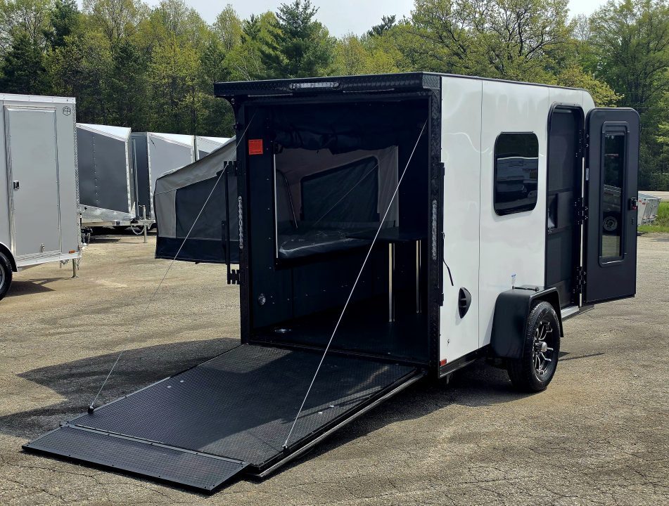 New 5.5 X 10 TENT TRAILER ENCLOSED FOLD OUT BUNK REAR RAMP DOOR 2027 CARGO MATE
