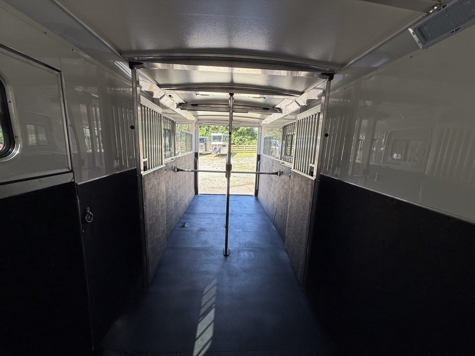 New 2027 Cimarron Trailers Norstar 2+1 Warmblood Horse Trailer