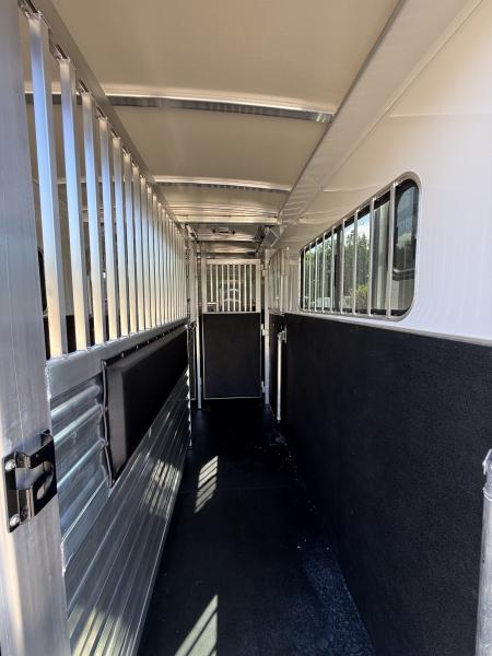 New 2027 Cimarron Trailers Norstar 2+1 Warmblood Horse Trailer