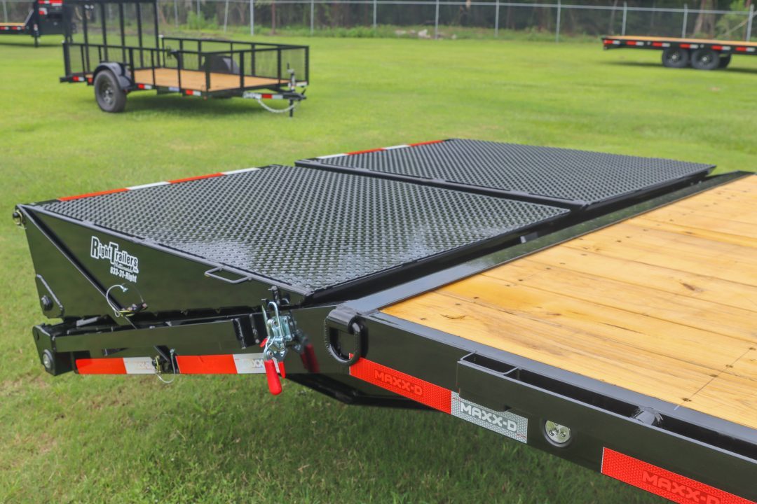 New 2027 8.5X40 MAXX-D GOOSENECK EQUIPMENT TRAILER
