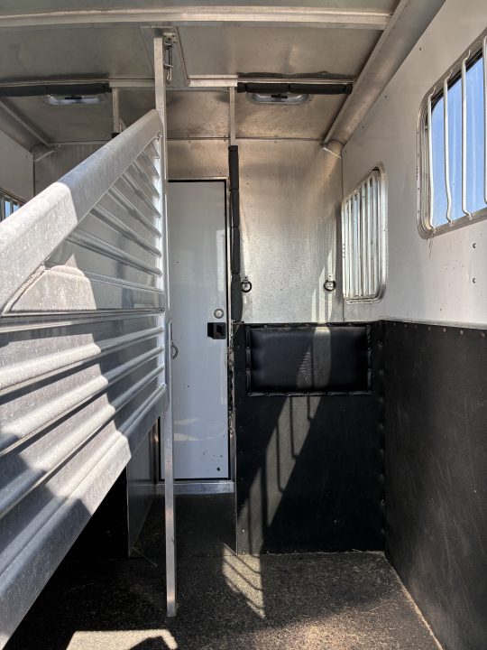 Used 2005 Featherlite Trailers 2H Straight Load BP Horse Trailer