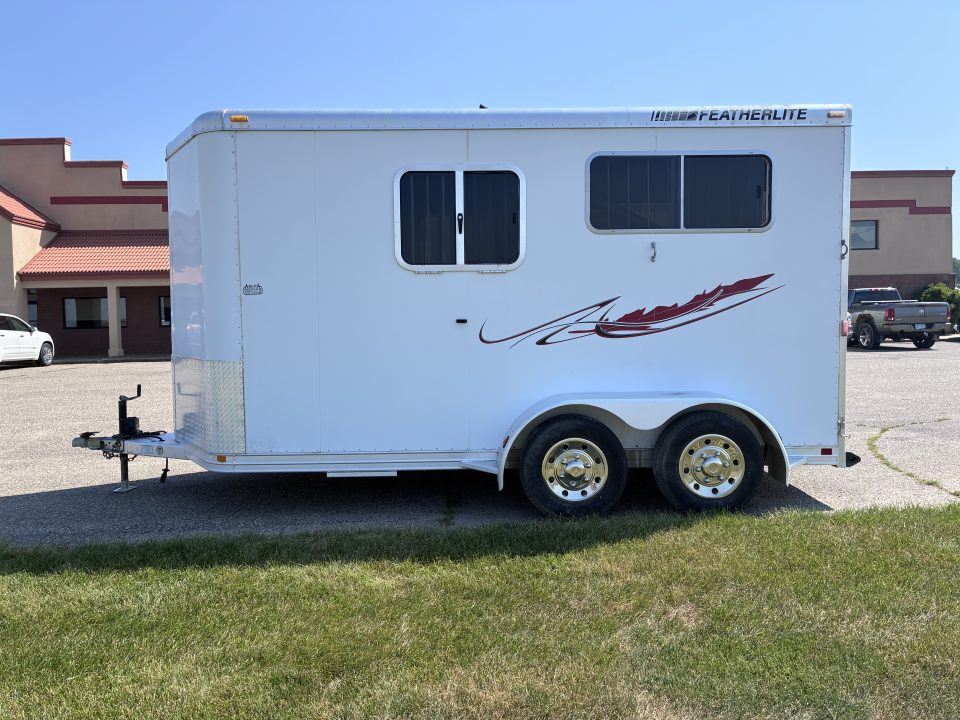 Used 2005 Featherlite Trailers 2H Straight Load BP Horse Trailer