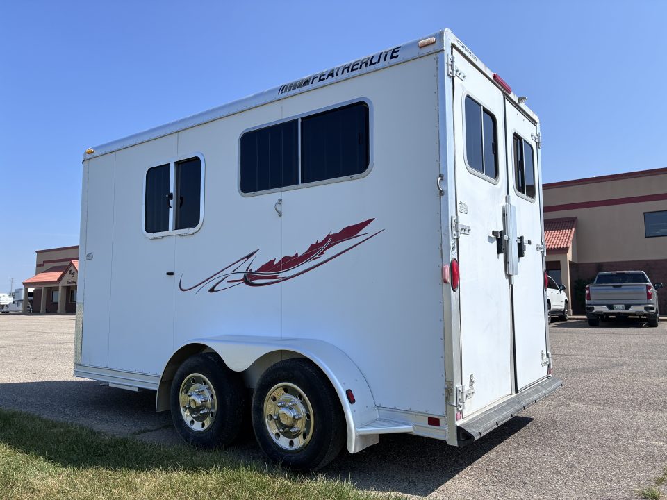 Used 2005 Featherlite Trailers 2H Straight Load BP Horse Trailer