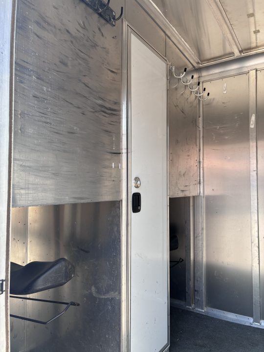 Used 2005 Featherlite Trailers 2H Straight Load BP Horse Trailer