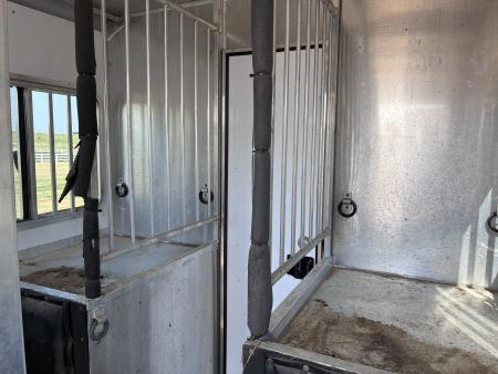 Used 2005 Featherlite Trailers 2H Straight Load BP Horse Trailer