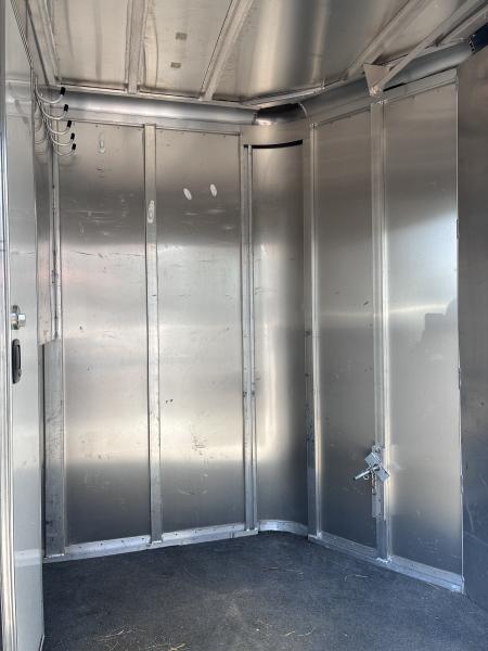 Used 2005 Featherlite Trailers 2H Straight Load BP Horse Trailer
