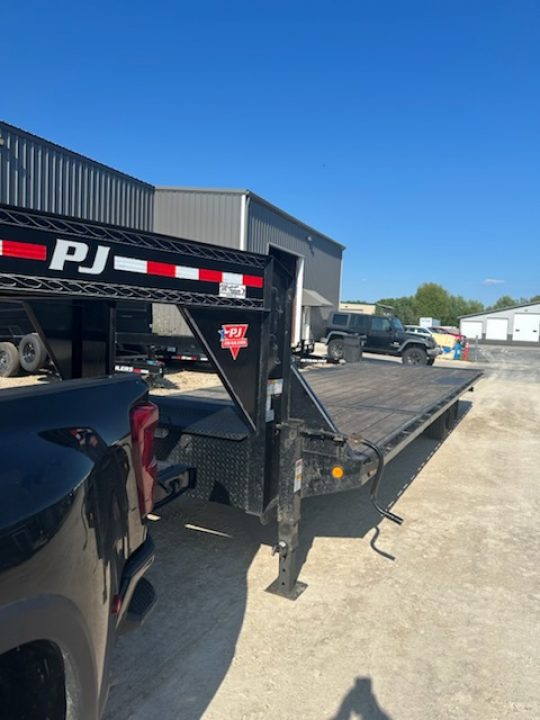 Used 2022 PJ Trailers T8282