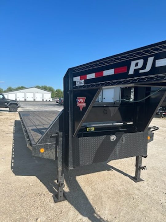 Used 2022 PJ Trailers T8282
