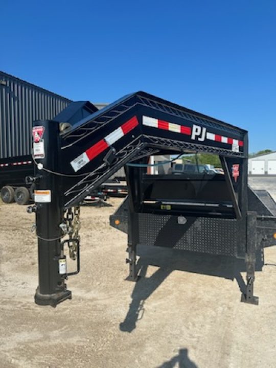 Used 2022 PJ Trailers T8282