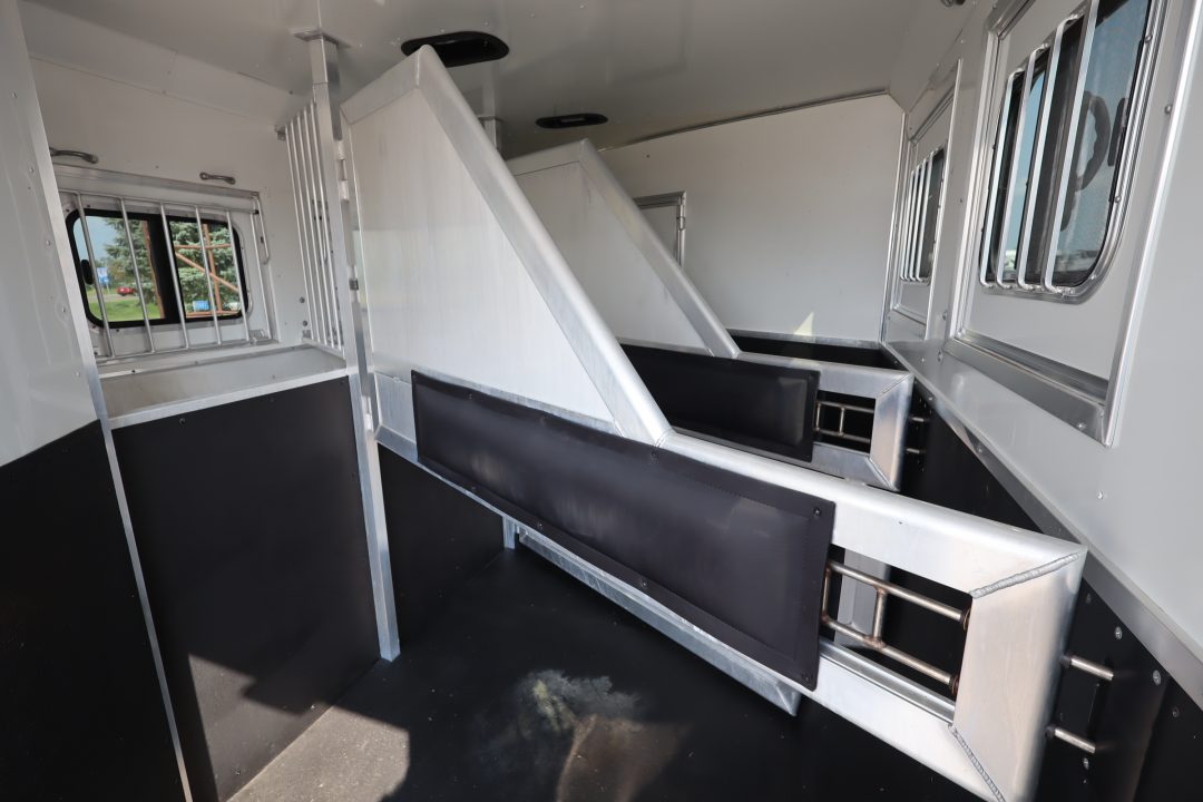 Used 2015 Lakota 3 Horse LQ Trailer