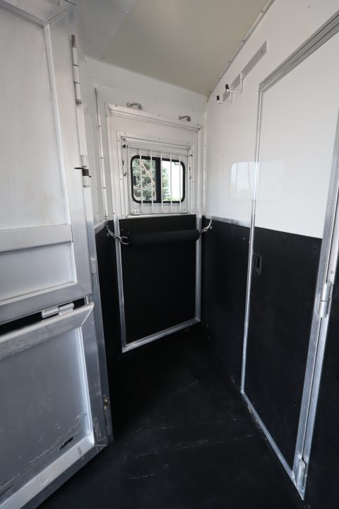 Used 2015 Lakota 3 Horse LQ Trailer