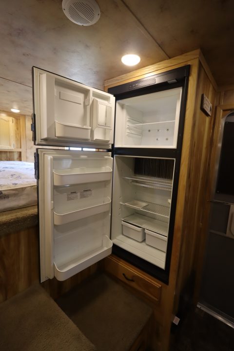 Used 2015 Lakota 3 Horse LQ Trailer