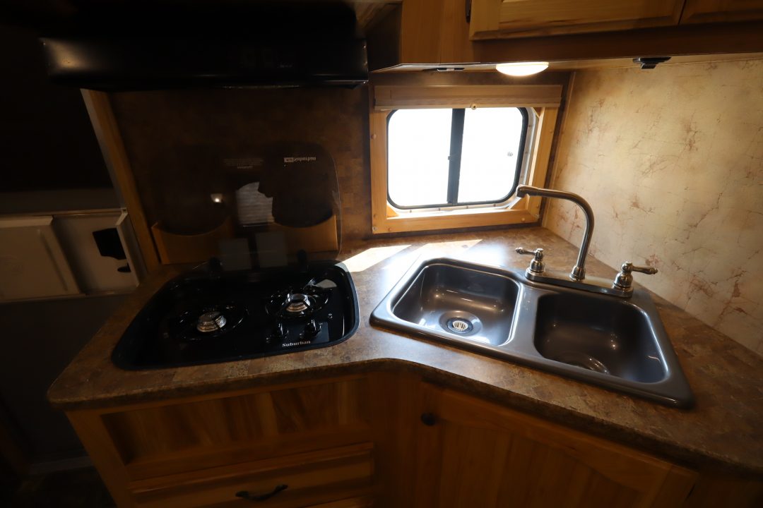 Used 2015 Lakota 3 Horse LQ Trailer